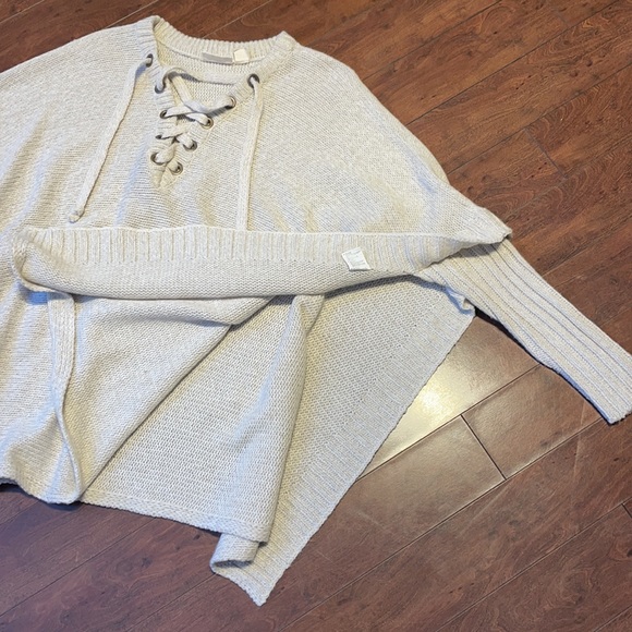 Poncho Sweater - Picture 4 of 6